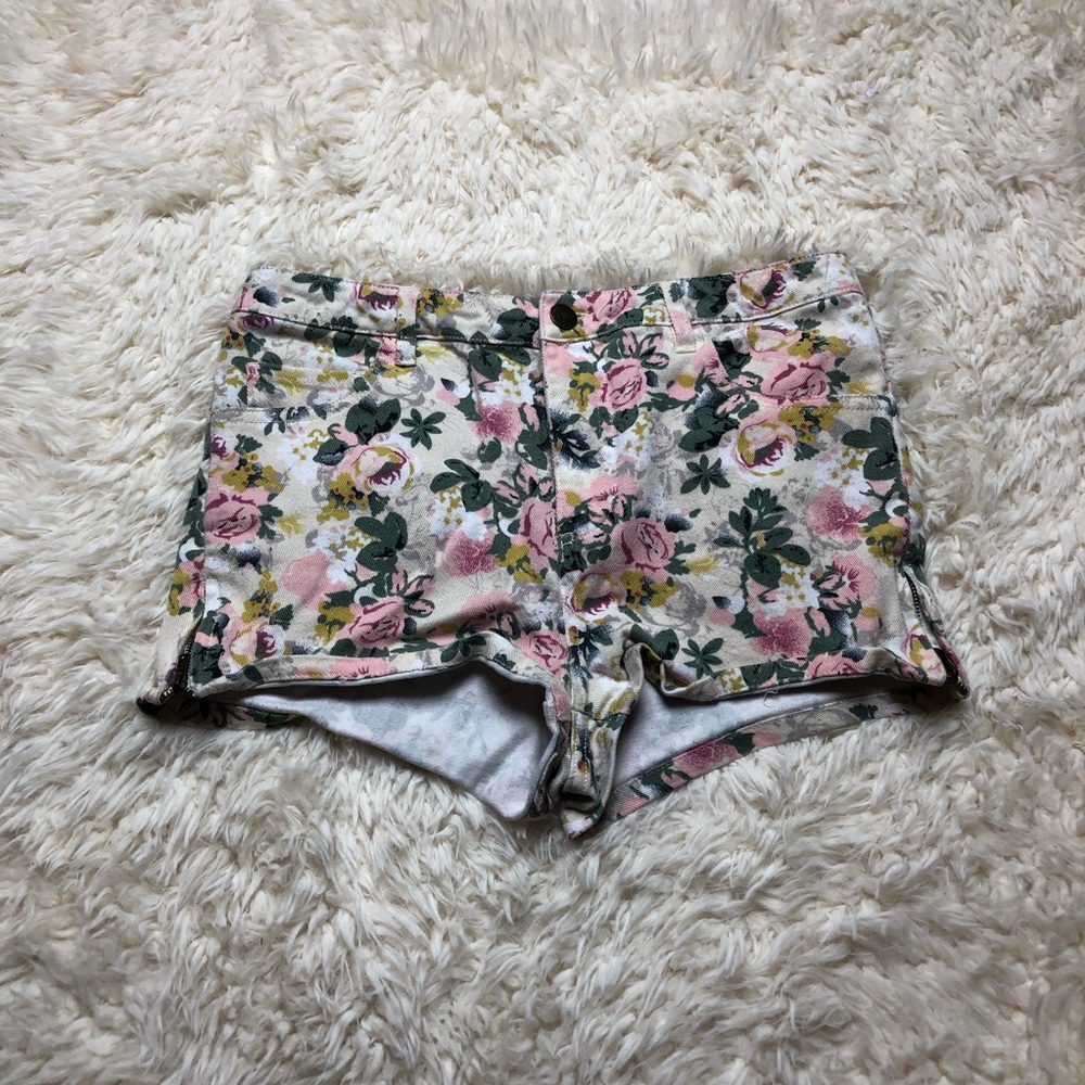 『floral forever 21 shorts』
